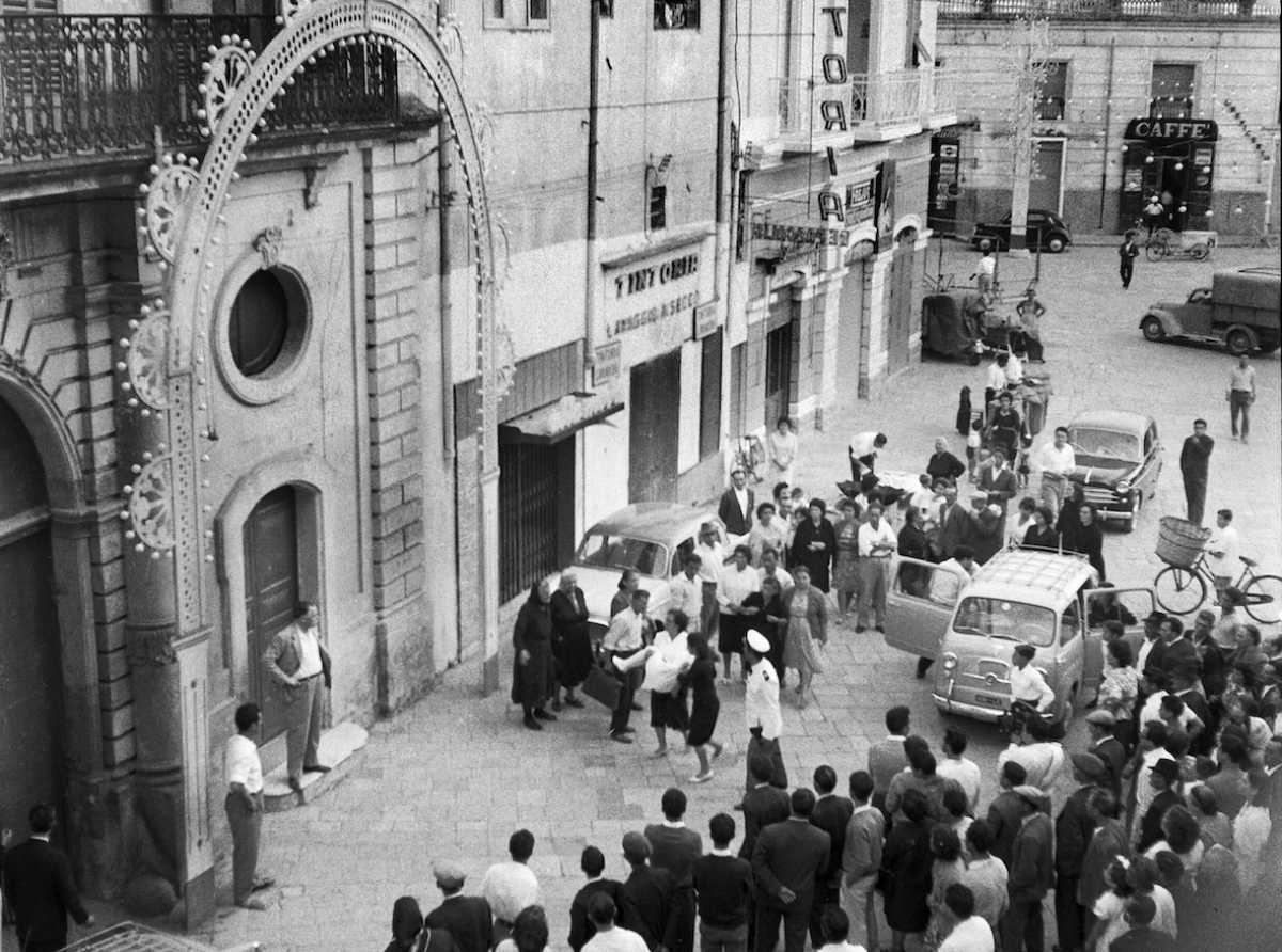 Il Museo della Ceramica di CUTROFIANO ospita la mostra "IL SALENTO DI ANNABELLA ROSSI"